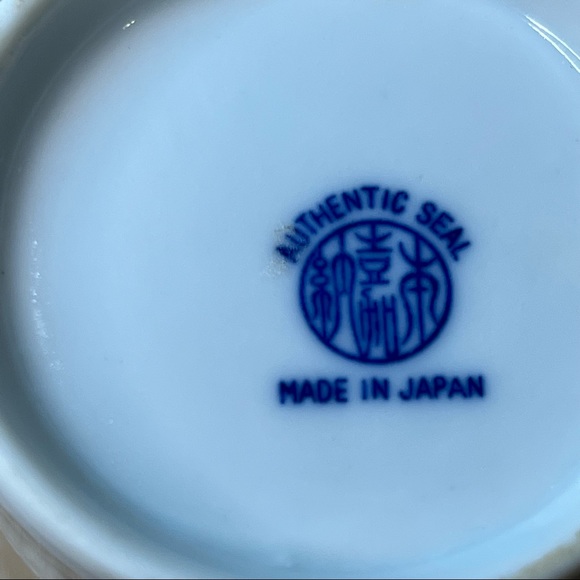 Vintage Japanese Sake Vase - Picture 6 of 13